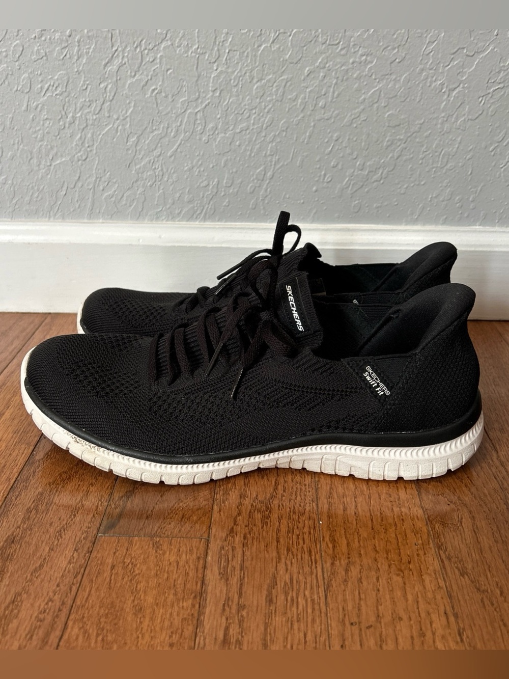 Skechers Swift Fit Slip On Sneakers Shoes Hands Free Women’s Size 10 Black
